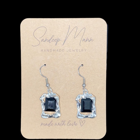 HANDCRAFTED silver and black earrings - Picture 2 of 4